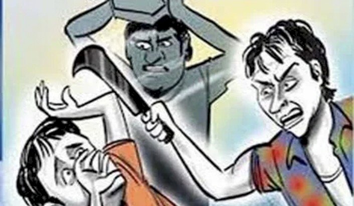 रात्रीस खेळ चाले ......., तरटगाव  (कासे. ) येथे अवैद्य वाळू उपसा कारणावरून एकावर कुऱ्हाड- कोयत्याने  प्राणघातक हल्ला....    ◼️ झटापटीत एकाची प्रकृती चिंताजनक  ◼️ भाऊकीच  एकमेकांच्या जीवावर उठली आणि जोरदार रक्तरंजित घटना घडली यामुळे गावकऱ्यात भीतीचे वातावरण  ◼️ अवैद्य वाळू व्यवसायिकास पोलिसांचे अभय असल्याचा जखमीच्या नातेवाईकाचा गंभीर आरोप  ◼️  मोकाट फिरणाऱ्या कोयता गॅंग आरोपीवर   कडक कारवाईची पालकमंत्र्याकडे करणार मागणी