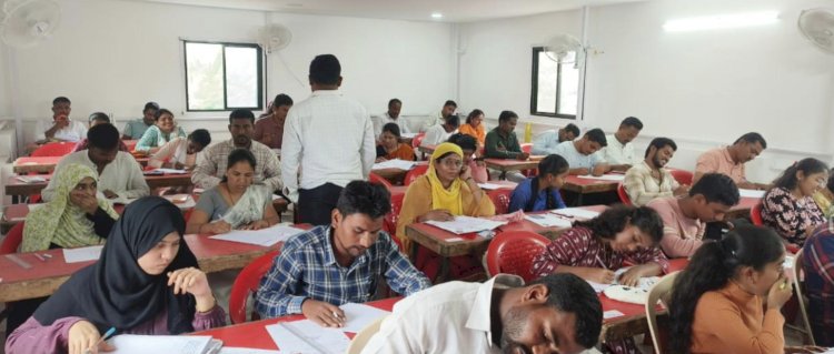 सोलापूरात  ग्रंथपाल प्रमाणपत्र वर्ग परीक्षा सुरु