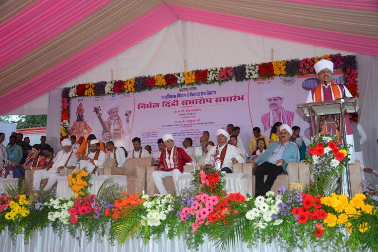 संतांचे संदेश प्रत्यक्षात उतरविण्याचे काम निर्मल दिंडीच्या माध्यमातून- मुख्यमंत्री देवेंद्र फडणवीस  ◼️ मुख्यमंत्र्यांच्या उपस्थितीत 'निर्मल दिंडी', 'चरणसेवा' आणि 'आरोग्यवारी' उपक्रमाचा समारोप