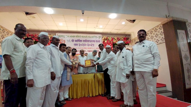 पंढरपूर बाजार समितीला उत्कृष्ट बाजार समितीचा वसंतदादा पाटील राज्यस्तरीय स्मृति  पुरस्कार प्रदान  ◼️ पंढरपूर बाजार समितीने पांडुरंग कारखान्याचे चेअरमन प्रशांतराव परिचारक व युटोपियन साखर कारखान्याचे चेअरमन उमेश परिचारक यांच्या मार्गदर्शनाखाली आज पर्यंत शेतकऱ्यांसाठी उत्कृष्ट नियोजन करून विकास करण्याचा प्रयत्न केल्यामुळेच हा राज्यस्तरीय स्मृती पुरस्कार मिळाला :-  सभापती ,हरिष दादा गायकवाड.