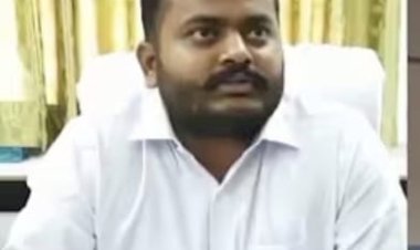 सोलापूर सहाय्यक कामगार आयुक्त यलगुंडे यांच्या बदलीची कामगारांमधून जोरदार मागणी  ◼️ सोलापूर जिल्ह्यात कामगार आयुक्त पदावरून रंगले राजकारण   ◼️ सहाय्यक कामगार आयुक्त यांची चौकशी करून कारवाई करणार--, पालकमंत्री जयकुमार गोरे  ◼️ सहाय्यक कामगार आयुक्त यांच्यावर कारवाईची टांगती तलवार