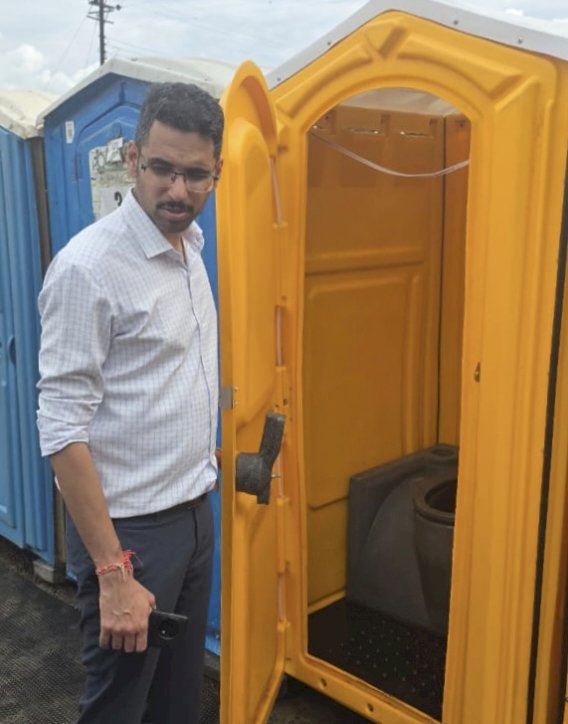 पंढरपूरात वारकरी भाविकांना आवश्यक सुविधा देण्याससोबतच स्वच्छतेला  प्राधान्य....   ◼️ जिल्हाधिकाऱ्यांकडून शौचालयाची पाहणी