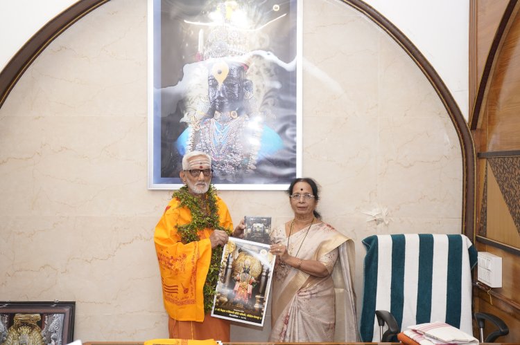 श्री विठ्ठल - रुक्मिणी मंदिरे समितीस सुब्रमणिया शर्मा यांची ५ लाख रुपयांची देणगी