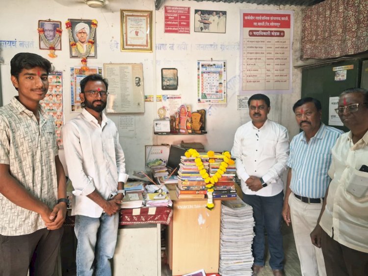 बार्शीच्या कर्मवीर सार्वजनिक ग्रंथालयात वाचन संस्कृतीचा गुढी उभारून दिला संदेश