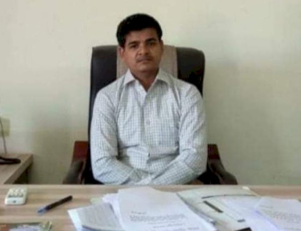 पंढरपूर शहर  व तालुक्यातील संजय गांधी योजनेच्या लाभार्थ्यांनी BSA ॲप द्वारे डिजिटल हयात प्रमाणपत्र तयार करून ती तातडीने तहसील कार्यालयास सादर करावीत  ◼️ पंढरपूरचे तहसीलदार सचिन लंगुटे यांची संजय गांधी निराधार   लाभार्थ्यांना भावनिक आवाहन