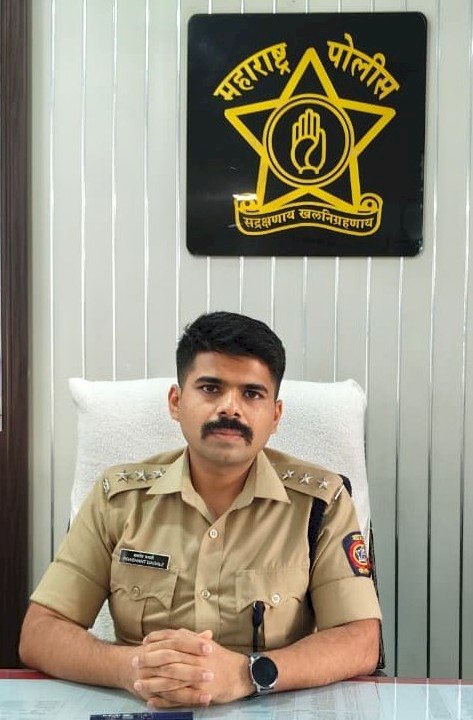 महापुरुषांचे पुतळे उभारताना शासनाच्या मार्गदर्शक तत्वांचे पालन करावे - सहाय्यक पोलीस अधीक्षक प्रशांत डगळे   ◼️ भोसे गावात पूर्व परवानगी घेऊनच बसविण्यात येणार छत्रपती शिवाजी महाराजांचा पुतळा