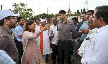 पंढरपूर पालखी सोहळ्यात वारकरी, भाविकांना आवश्यक सुविधा देण्याससोबतच स्वच्छतेला प्राधान्य द्यावे - विभागीय आयुक्त  शितल तेली-उगले   ◼️ पालखी तळावरील अतिक्रमणे तात्काळ काढावीत,  ◼️भंडीशेगाव येथील सोपानकाका पालखी तळ 30 जून पर्यंत सुयोग्य करावा,  ◼️ विभागीय आयुक्त शितल तेली-उगले यांनी केली पालखी मार्ग व तळांची पाहणी