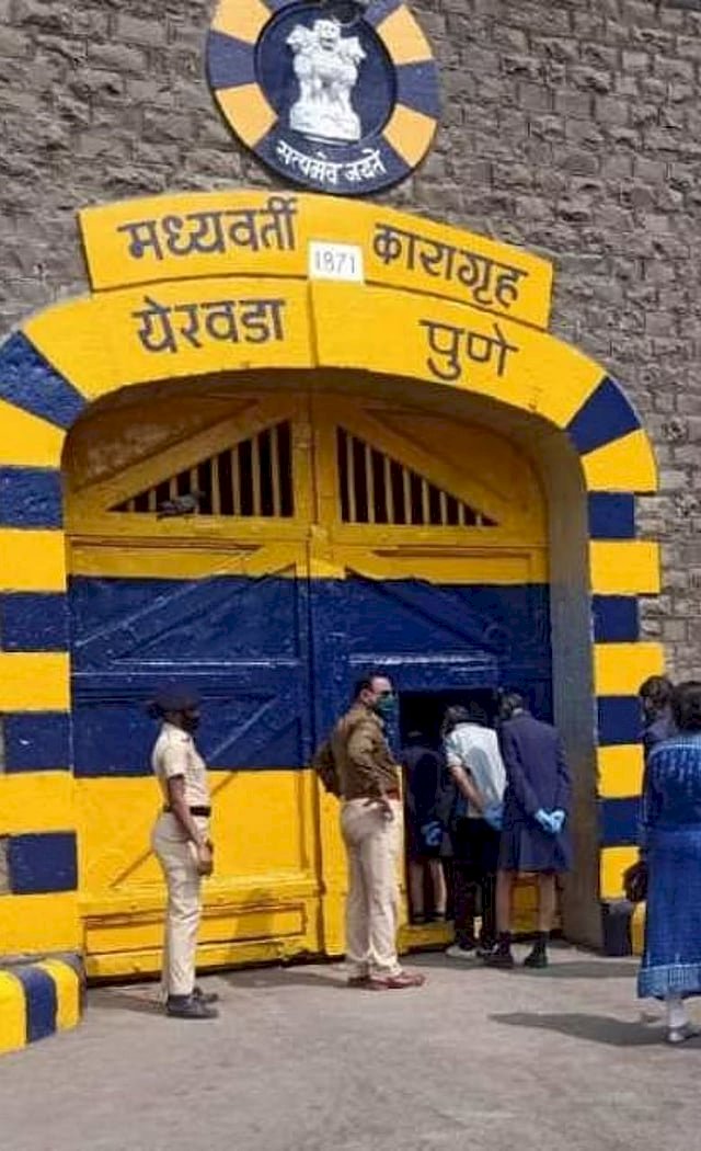 पंढरपुरातील सराईत वाळु तस्कर महेश शिंदे येरवडा कारागृहात स्थानबद्ध