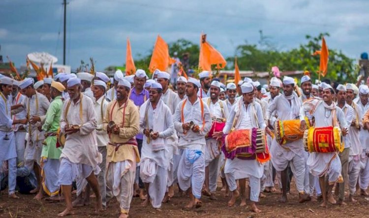 आषाढी पालखी सोहळ्यातील तीन दिंड्यांना "श्री विठ्ठल निर्मल दिंडी पुरस्कार" देणार  ◼️  मुख्यमंत्री देवेंद्र फडणवीस यांच्या हस्ते पुरस्काराचे वितरण , :-   महाराष्ट्राचे प्रसिद्ध वृक्षमित्र  तथा मंदिर समितीचे सदस्य, ह .भ .प शिवाजीराव (महाराज) मोरे