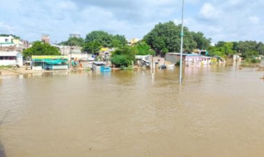 पंढरपूरातील संभाव्य पूर परिस्थितीचा सामना करण्यासाठी  नगरपालिका प्रशासन सज्ज    - मुख्याधिकारी महेश रोकडे   ◼️ चंद्रभागा नदीपात्रातून एक लाख 8 हजार क्यूसेक्सचा प्रवाह सुरू ,  ◼️ चंद्रभागा नदीने पाण्याची इशारा पातळी ओलांडली