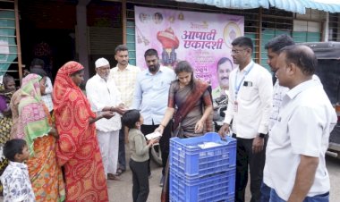 पंढपूरात पूर परस्थिती : मंदिर समितीकडून स्थलांतरित कुटुंबियांना फुड पॅकेटचे वाटप,                                                                                            चंद्रभागा नदीपात्रात जीवरक्षकांची नियुक्ती.