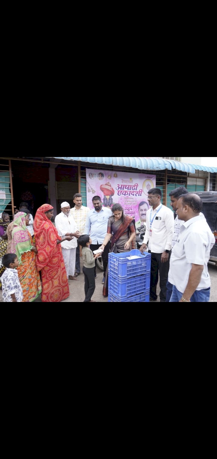 पंढपूरात पूर परस्थिती : मंदिर समितीकडून स्थलांतरित कुटुंबियांना फुड पॅकेटचे वाटप,                                                                                            चंद्रभागा नदीपात्रात जीवरक्षकांची नियुक्ती.