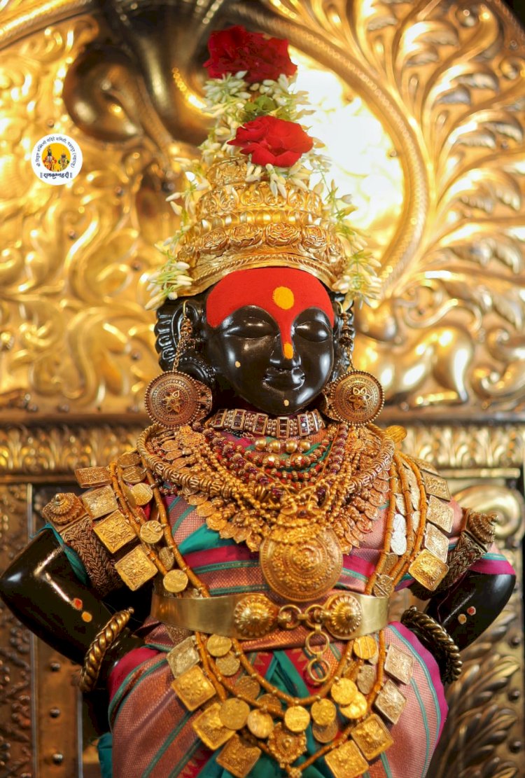 रक्षाबंधन (राखी पौर्णिमा)  निमित्त श्री विठ्ठल व रुक्मिणी मातेस पारंपरिक अलंकार परिधान.