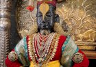 पंढरपुर में गोकुल अष्टमी उत्सव के अवसर पर श्री विट्ठल ने पारंपरिक सोने के आभूषण पहने.