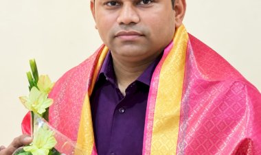 श्री विट्ठल-रुक्मिणी मंदिर समिति के नए अधिकारी श्रीकांत यादव ने कार्यकारी अधिकारी के रूप में कार्यभार संभाला।  ◾स्वागत के लिए मालाओं और फूलों के गुलदस्तों के बजाय, गौशाला में भोजन और आश्रय दान करना चाहिए।  ◾कार्यकारी अधिकारी श्रीकांत यादव की अपील.