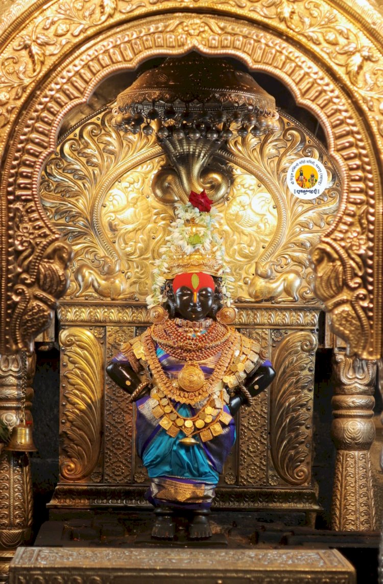 श्रावण शुक्रवार  निमित्त पंढरपूरात रुक्मिणी मातेस पारंपरिक अलंकार परिधान.
