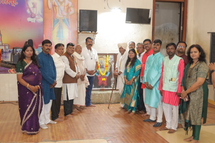 स्वरपंढरी”तून स्थानिक गुणवंत कलाकारांची विठुरायाच्या चरणी सुरेल गायनसेवा.  ◾ख्यातनाम कलाकारांसोबत स्थानिक कलाकारांनाही श्री विठ्ठल-रुक्मिणी मंदिरे समितीचे हक्काचे व्यासपीठ.