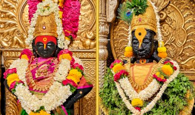 श्री विठ्ठल-रुक्मिणी मातेस १६६ ग्रॅम वजनाचे सोन्याचे दोन तुळशी हार अर्पण.
