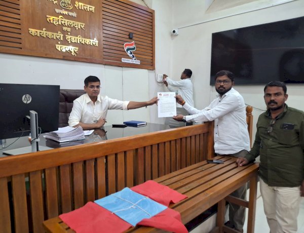 पंढरपूर तहसील कार्यालयातील  पुरवठा विभागाच्या मनमानी कारभाराच्या विरोधात आमरण उपोषण करणार - गणेश ढोबळे.  ◾पुरवठा विभागातील अधिकाऱ्यांनी रेशन कार्डचा कार्यालयात बाजारच मांडला असून त्यांचा अजब कारभार चव्हाट्यावर आणणार.
