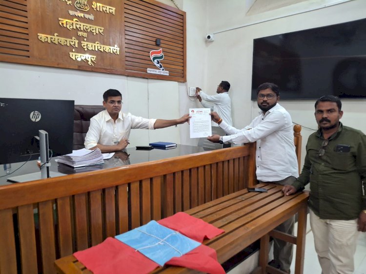 पंढरपूर तहसील कार्यालयातील  पुरवठा विभागाच्या मनमानी कारभाराच्या विरोधात आमरण उपोषण करणार - गणेश ढोबळे.  ◾पुरवठा विभागातील अधिकाऱ्यांनी रेशन कार्डचा कार्यालयात बाजारच मांडला असून त्यांचा अजब कारभार चव्हाट्यावर आणणार.